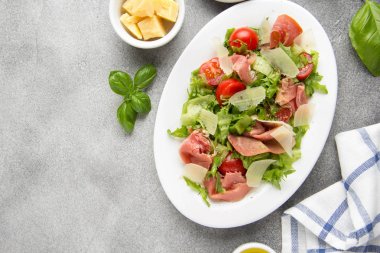 Salata reçel (parma, jambon, serrano, prosciutto), parmesan che