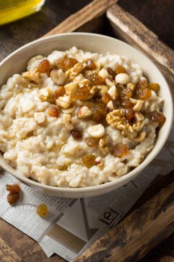 Fındık ile yulaf ezmesi (fındık, ceviz) ve bal, B için yulaf püresi