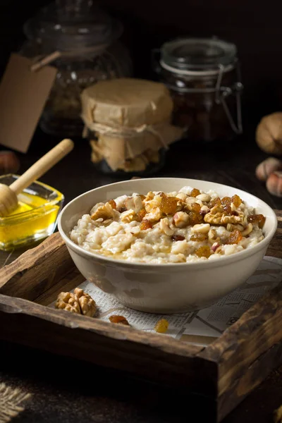 Fındık ile yulaf ezmesi (fındık, ceviz) ve bal, B için yulaf püresi