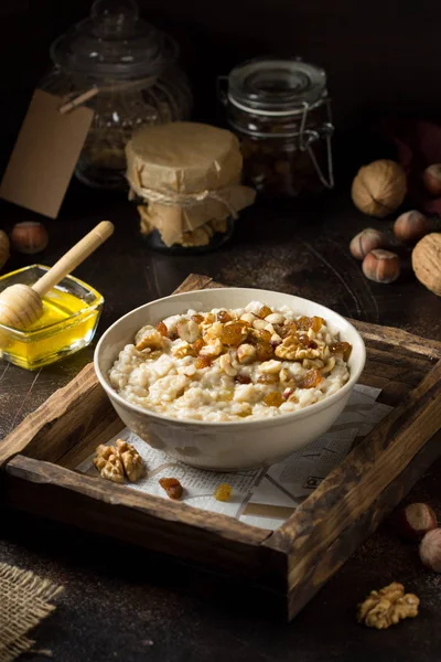 Fındık ile yulaf ezmesi (fındık, ceviz) ve bal, B için yulaf püresi