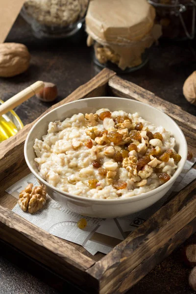Fındık ile yulaf ezmesi (fındık, ceviz) ve bal, B için yulaf püresi