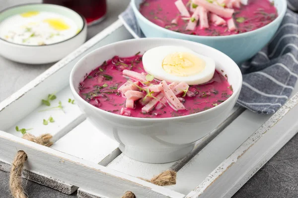 Cold beet soup, traditional Lithuanian dish, summer food. Fresh — Stock Photo, Image