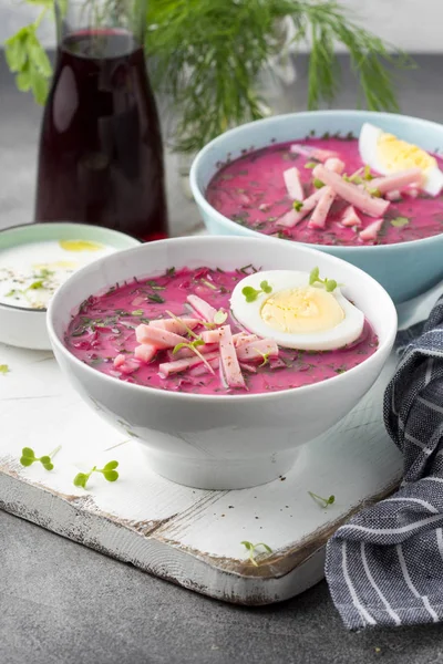 Cold beet soup, traditional Lithuanian dish, summer food. Fresh — Stock Photo, Image