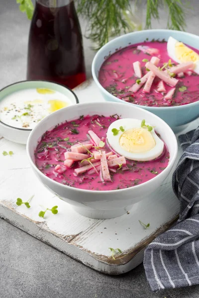 Cold beet soup, traditional Lithuanian dish, summer food. Fresh — Stock Photo, Image