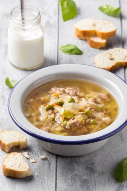 Lahana, et, patates, kabak, havuç ile sebze çorbası, 