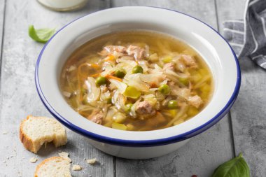 Lahana, et, patates, kabak, havuç ile sebze çorbası, 