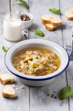 Lahana, et, patates, kabak, havuç ile sebze çorbası, 