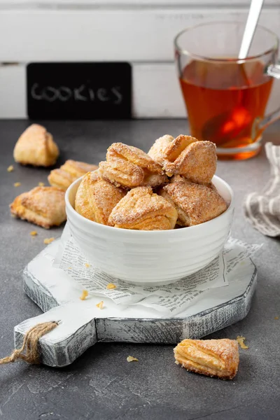 Galletas de requesón, triángulos de galletas, delicioso almuerzo. Chil. — Foto de Stock