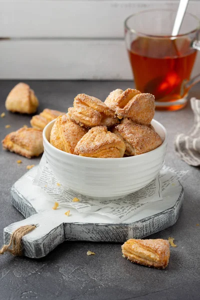 Galletas de requesón, triángulos de galletas, delicioso almuerzo. Chil. — Foto de Stock