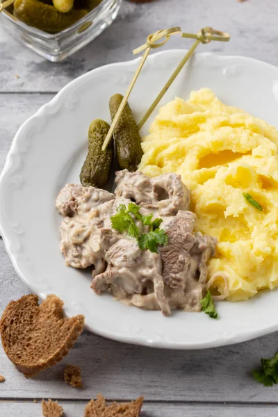 Beef Stroganoff, traditional Russian dish of goulash with beef i — Stock Photo, Image