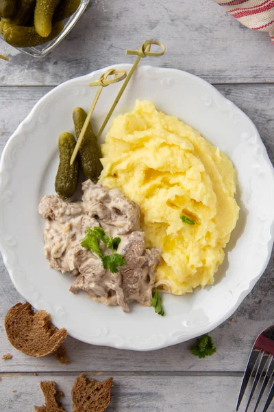 Beef Stroganoff, traditional Russian dish of goulash with beef i — Stock Photo, Image