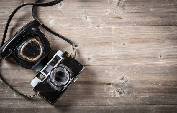Top View Old Retro Film Photo Camera Rustic Wooden Boards — Stock Photo, Image