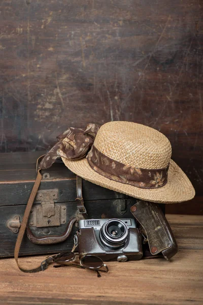 Travel Concept Vintage Suitcase Wicker Hat Old Camera Dark Wooden — Stock Photo, Image