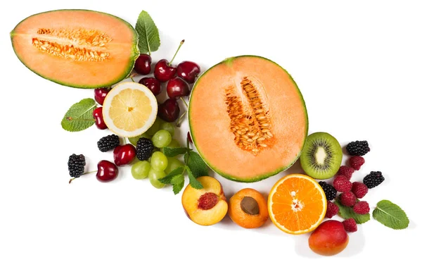 Κάτοψη Των Διαφορετικών Φρούτων Πεπόνι Μήλο Σταφύλι Πορτοκάλι Βερίκοκο Κεράσι — Φωτογραφία Αρχείου