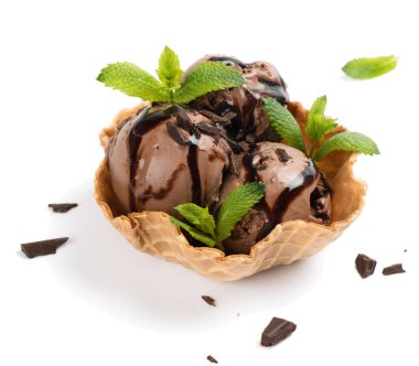 Waffle kasesinde çikolatalı dondurma