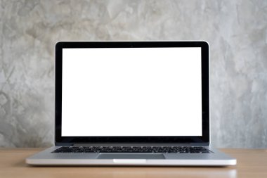 çalışma masası ile boş ekran dizüstü bilgisayar