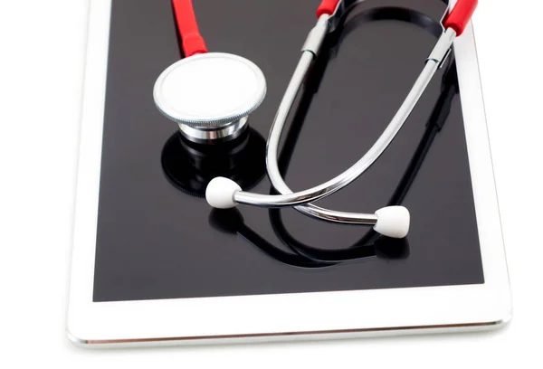 Bilgisayar tablet, teknoloji sağlık kavramı ile üzerinde stetoskop