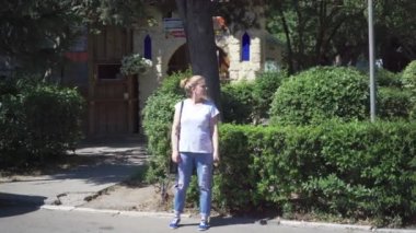 Kız bir şey 4k bekliyor