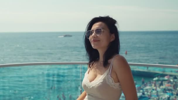 Beautiful Brunette Girl Sunglasses Closeup Posing Dancing Camera Background Sea — Stock Video