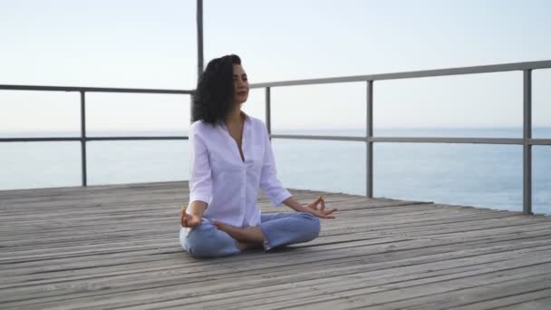 Beautiful Tatar girl sitting in lotus position — Stock Video