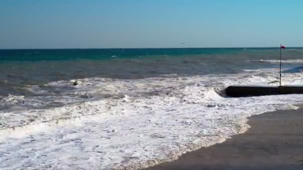 Tormenta Mar Tiempo Soleado Viento Fuerte Agua Mar Verde Azul — Vídeo de stock