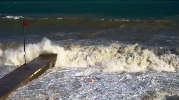 Tormenta Mar Tiempo Soleado Viento Fuerte Agua Mar Verde Azul — Vídeo de stock