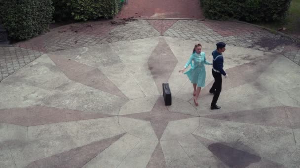 Joven Una Chica Bailan Vals Cadete Una Chica Con Vestido — Vídeo de stock