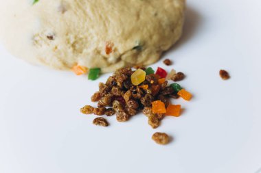 Tatlı kuru üzüm hamur yapma 