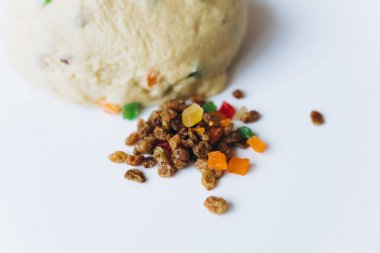 Tatlı kuru üzüm hamur yapma 