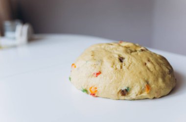 Tatlı kuru üzüm hamur yapma 