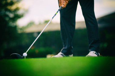 Kolyesi etkin komuta sizde. tee atış için ayarlama sürücüsünün yakın çekim