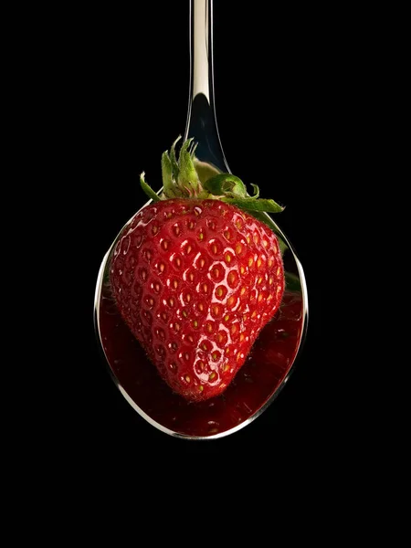 在勺草莓 — 图库照片