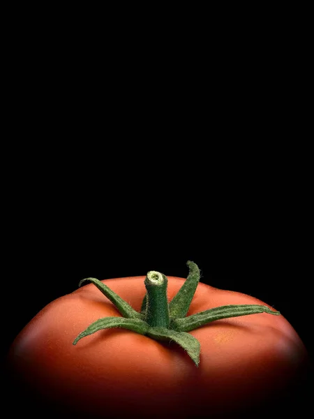 Duży Fragment Dojrzały Pomidor Izolowany Czerń — Zdjęcie stockowe