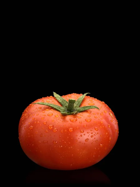 Fruto Tomate Grande Fresco Cubierto Con Gotas Agua Aísla Negro —  Fotos de Stock