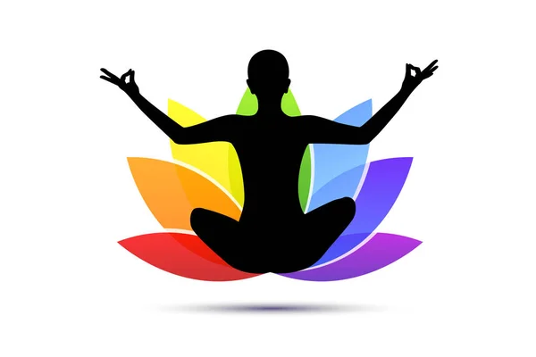 Jonge persoonszitting in yoga meditatie lotuspositie silhouet met lelie in regenboogkleuren — Stockvector
