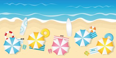 Şemsiyeli, güneş gözlüklü ve sörf tahtalı turist plajı.