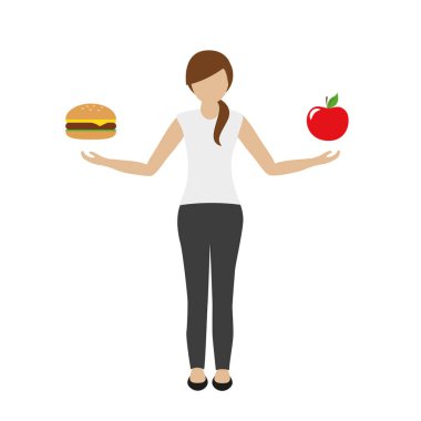 Kadın bir elinde burger, diğer elinde elma tutuyor.