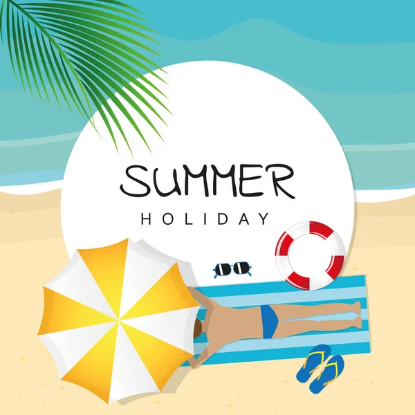 Vacanza estiva sulla spiaggia ragazzo è sdraiato sotto un ombrellone — Vettoriale Stock