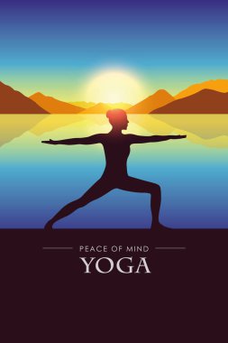huzur kadın günbatımı sonbahar dağ manzara ile göl Yoga siluet yapar