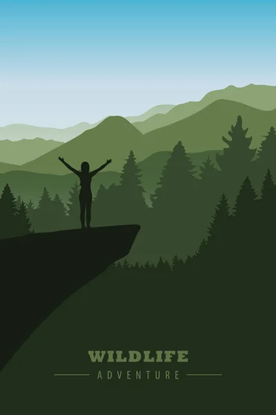 Flicka med upphöjda armar på en klippa i grön skog berg — Stock vektor