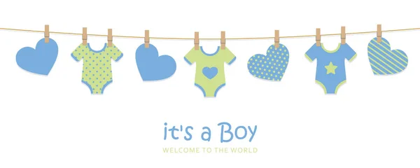 Es una tarjeta de felicitación de bienvenida de niño para el parto con corazones y trajes colgantes — Vector de stock