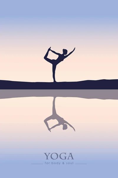 Chica hace yoga junto al lago al atardecer — Vector de stock