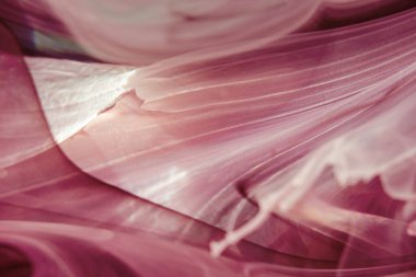  Petri sanatı - resimde modern bir teknik, epoksiye alkollü mürekkep ekleyerek yaratılır. Sertleştikten sonra mürekkep damlaları sertleşir ve alg, karamel resifleri ve deniz yatağı gibi görünür..