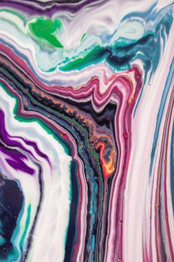  Petri sanatı - resimde modern bir teknik, epoksiye alkollü mürekkep ekleyerek yaratılır. Sertleştikten sonra mürekkep damlaları sertleşir ve alg, karamel resifleri ve deniz yatağı gibi görünür..