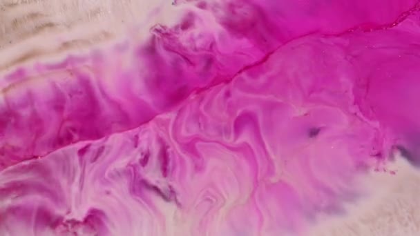 粉红的液体油漆，带有银光的微粒. — 图库视频影像