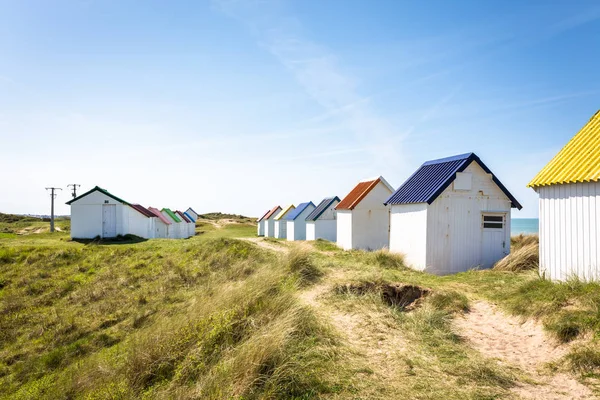 Kolorowe Drewniane Plaży Kabiny Wydmach Gouville Sur Mer Normandia Francja — Zdjęcie stockowe