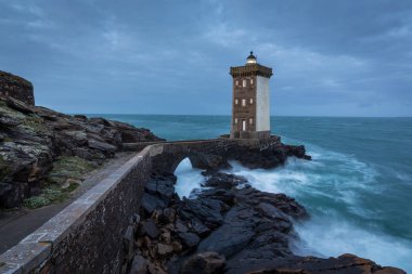 Kermorvan deniz feneri, Le Conquet, Bretagne, Fransa. Anakaraya Fransa'nın en batı kısmında yer.
