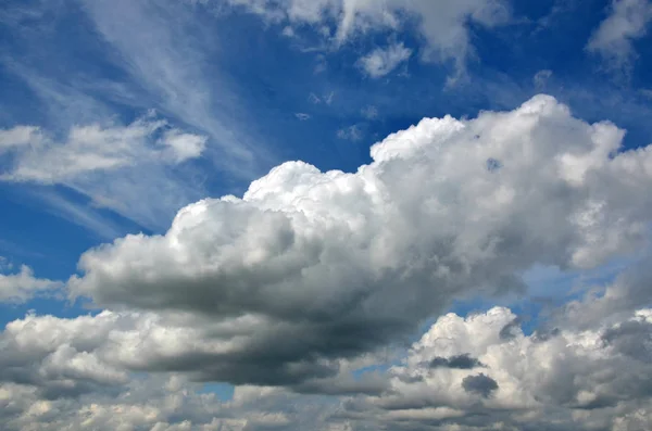 Белые Облака Голубое Небо Свободы Рейс Пустое Место Структура Предыстория — стоковое фото