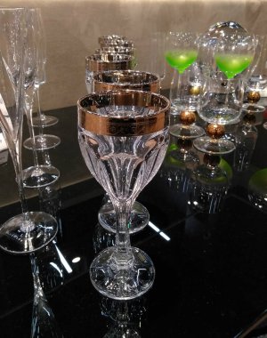 Züccaciye. Gözlük şampanya için çok. Gözlük şarap için. Kristal.