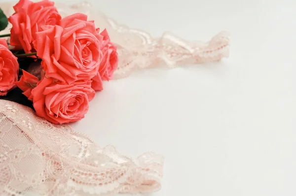 Ніжна Жіноча Тема Рожеві Коралові Троянди Трендовий Колір Блідо Рожевому — стокове фото